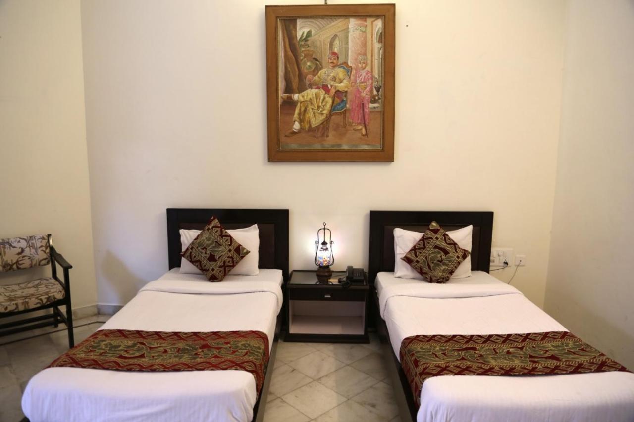 Hotel Karan Villas Kota  Buitenkant foto
